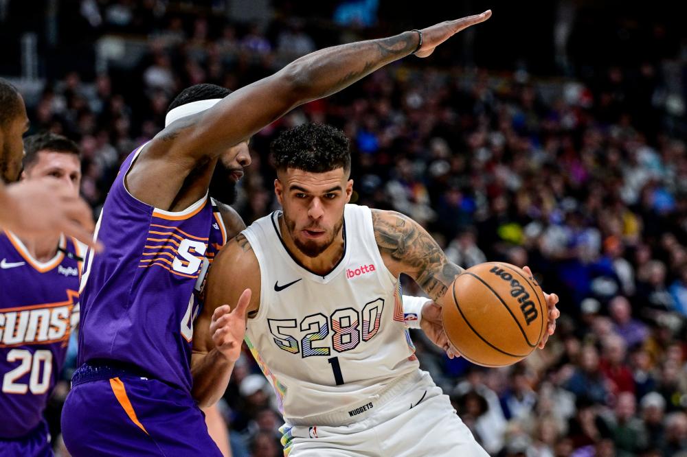 子显得格外 子显得格外