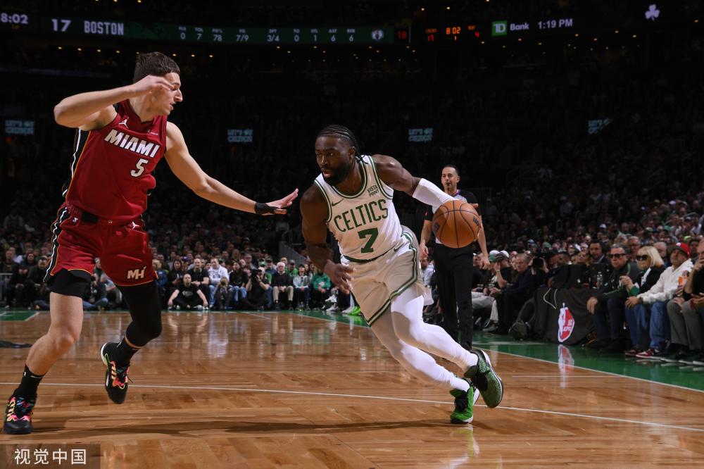 体育游泳世锦赛：中国代表队再入两金